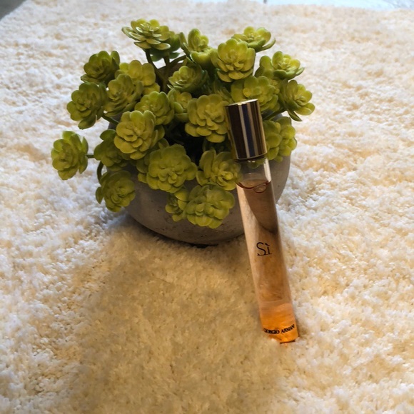 Giorgio Armani Accessories - Giorgio Armani Si Perfume roller bottle